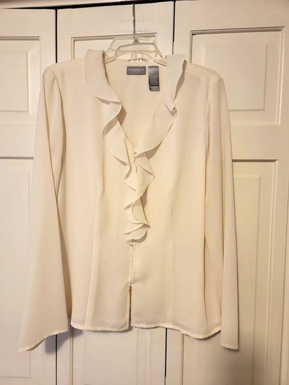 Liz Claiborne Ruffle Front Blouse in Cream Like New Size Large